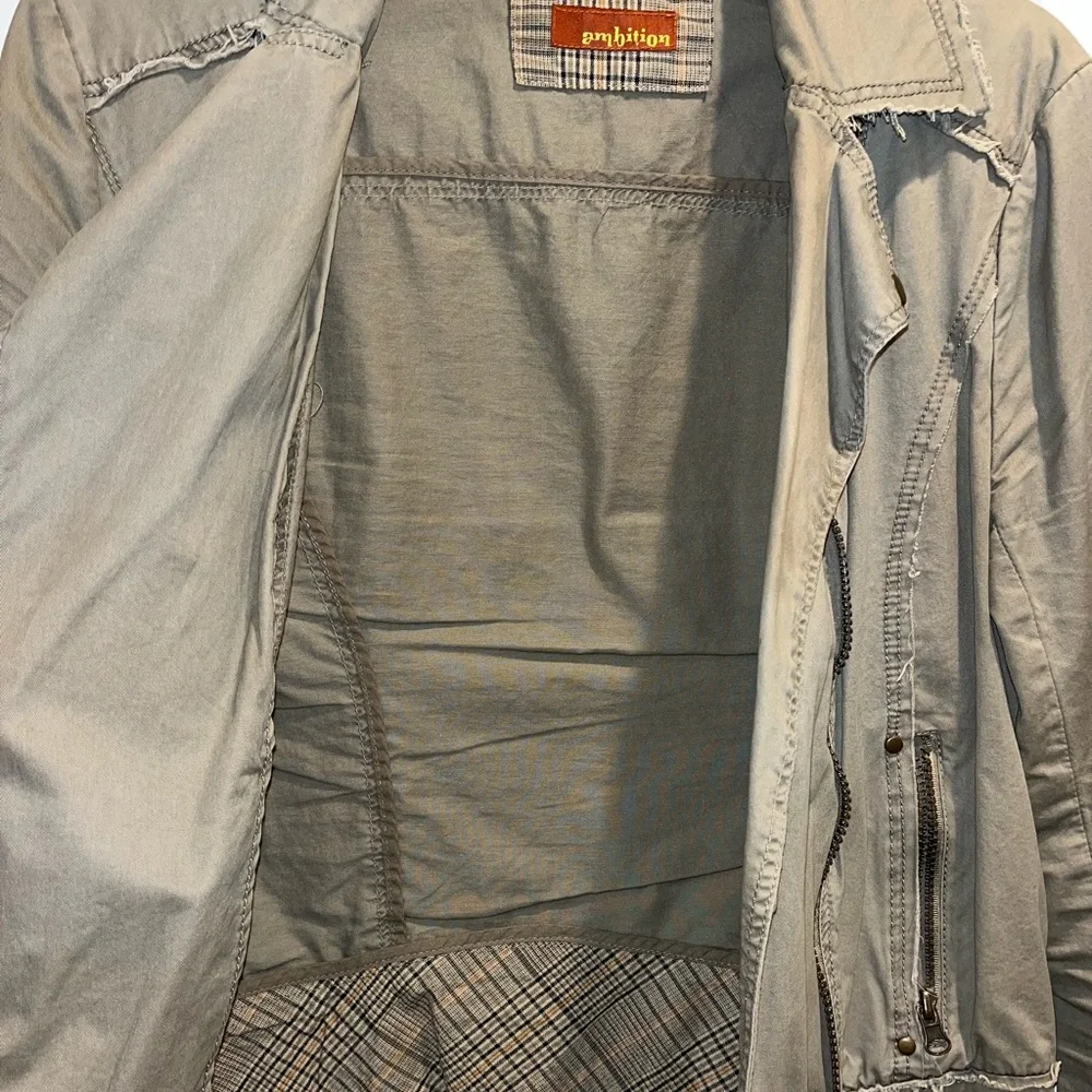 Army Green Light Jacket Spring / Fall - Picture 3 of 3